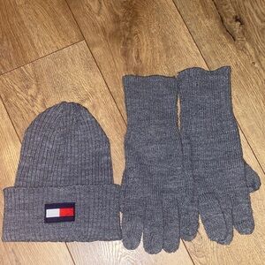 Tommy Hilfiger Gray Knit Gloves and Beanie